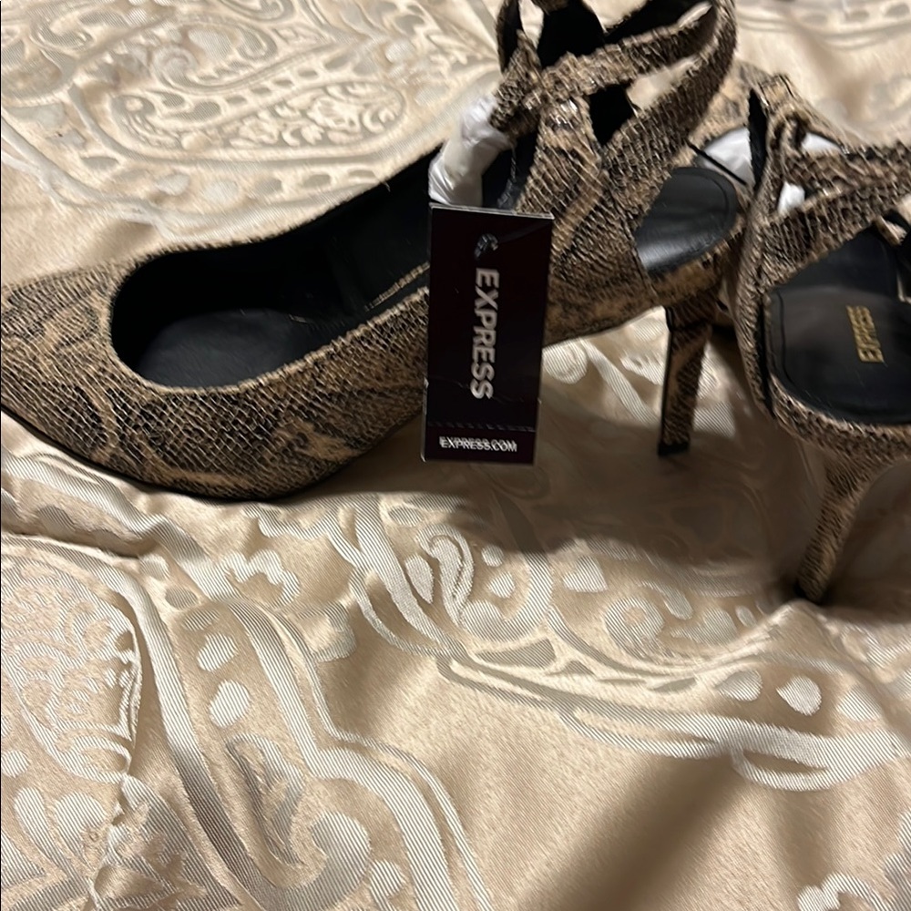 Express Black and Tan Heels Elegant Stiletto Design